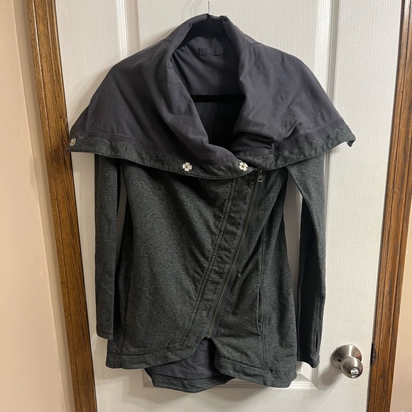 lululemon athletica Sweaters - 2/$50 Rare Lululemon Method Wrap - Size 4 - Grey